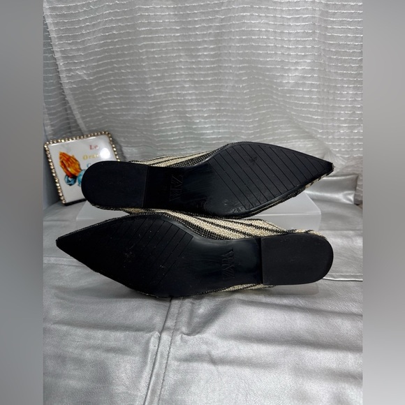 (Z1) Zara women's flat mules, size 39/8 US, ivory black, with shiny stripes - Picture 7 of 13